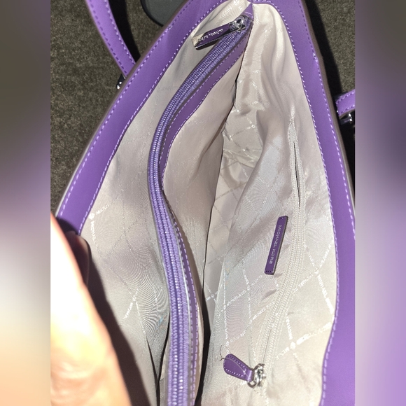 NWOT Michael Kors Voyager Large Color Block Signature Logo Shoulder Bag - Picture 9 of 15